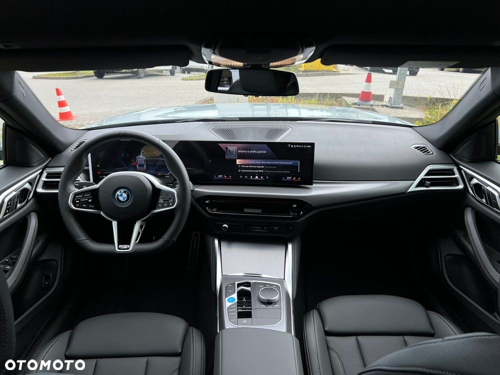 BMW i4 - 12