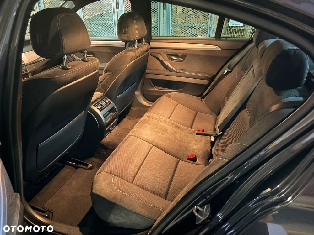 BMW Seria 5 525d xDrive - 22
