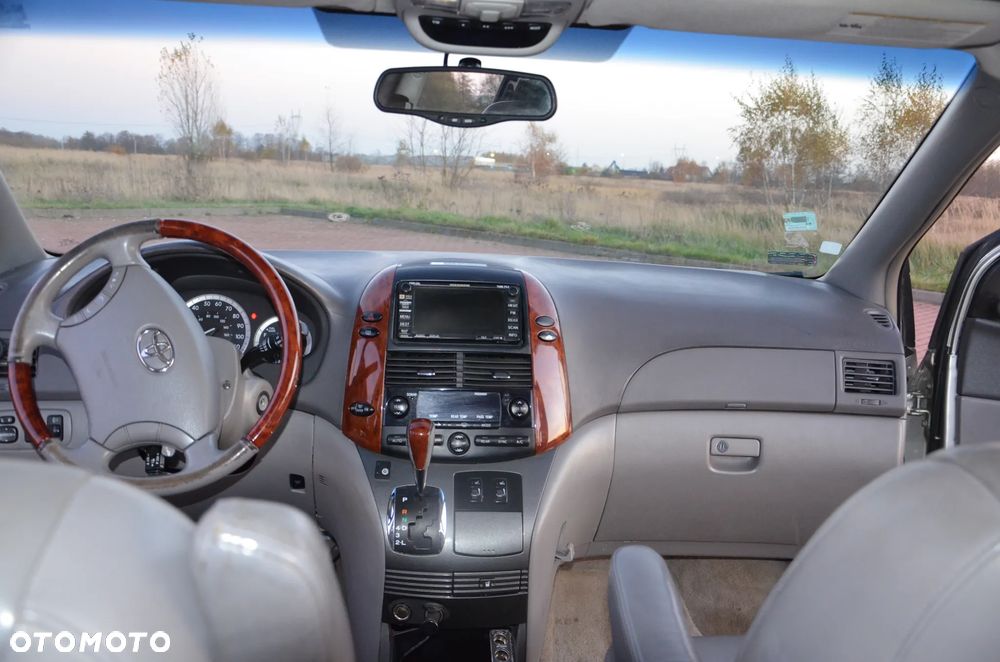 Toyota Sienna - 10