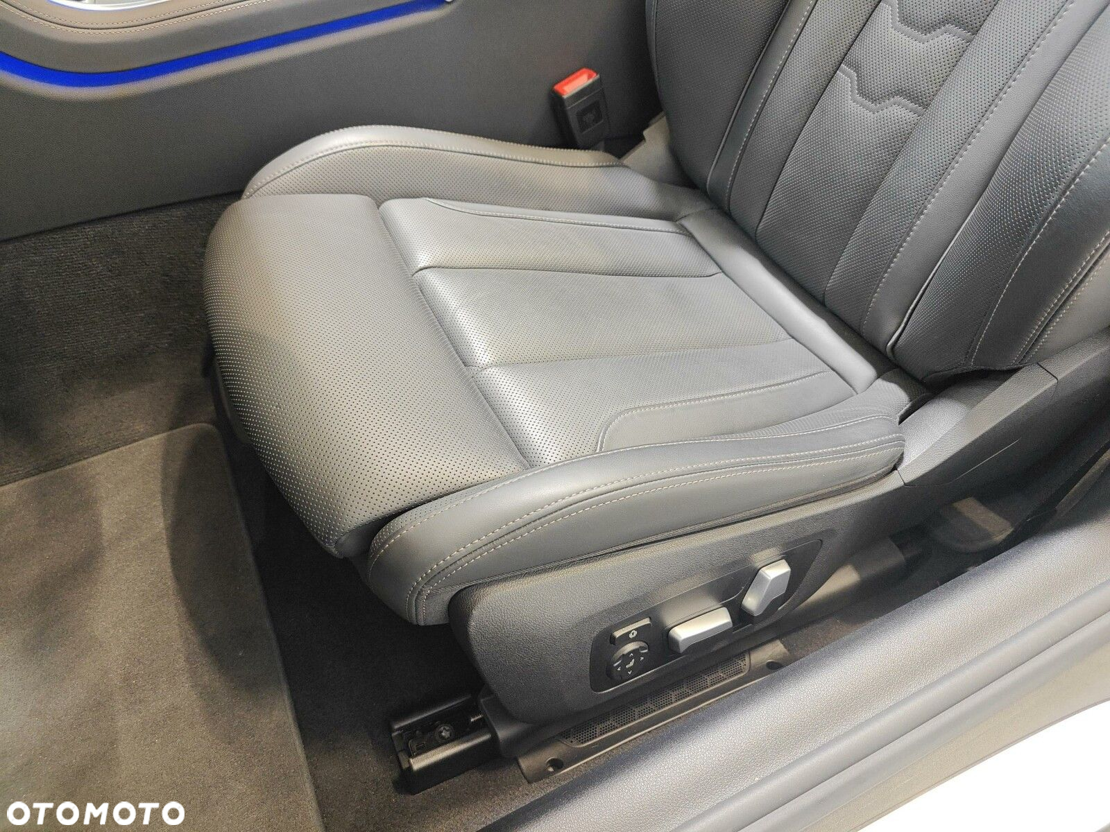 BMW Seria 8 840i - 13