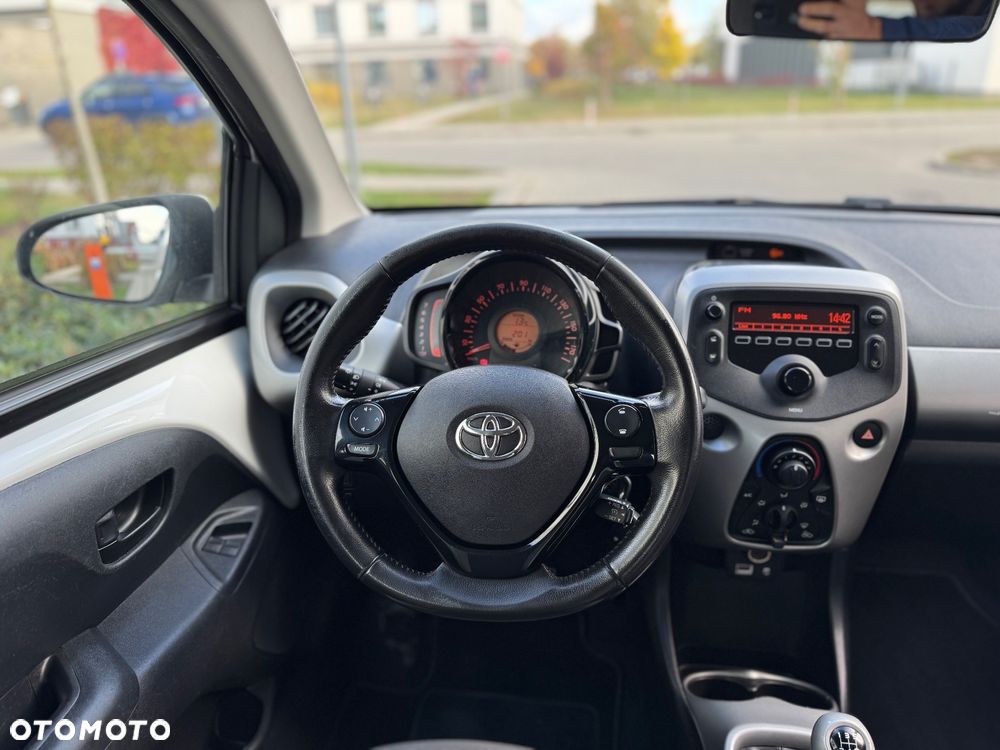 Toyota Aygo x-play touch - 15