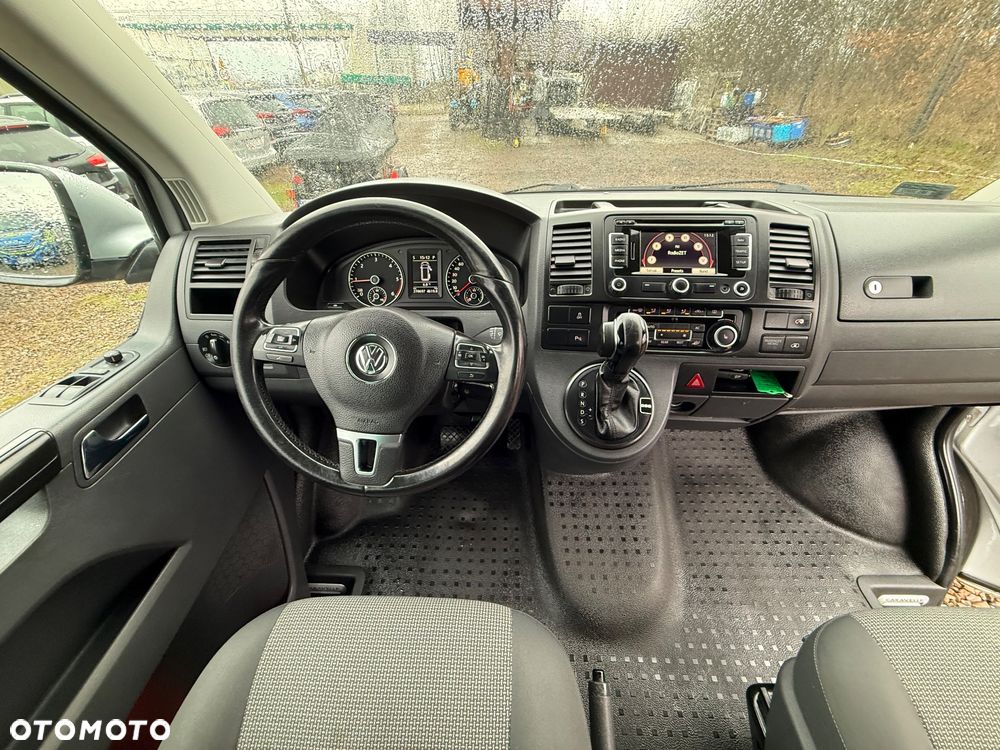 Volkswagen Caravelle - 12