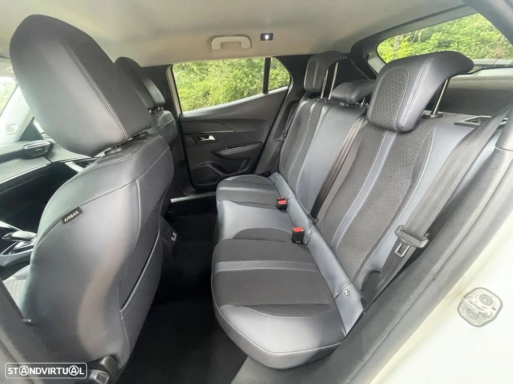 Peugeot e-2008 Allure - 18