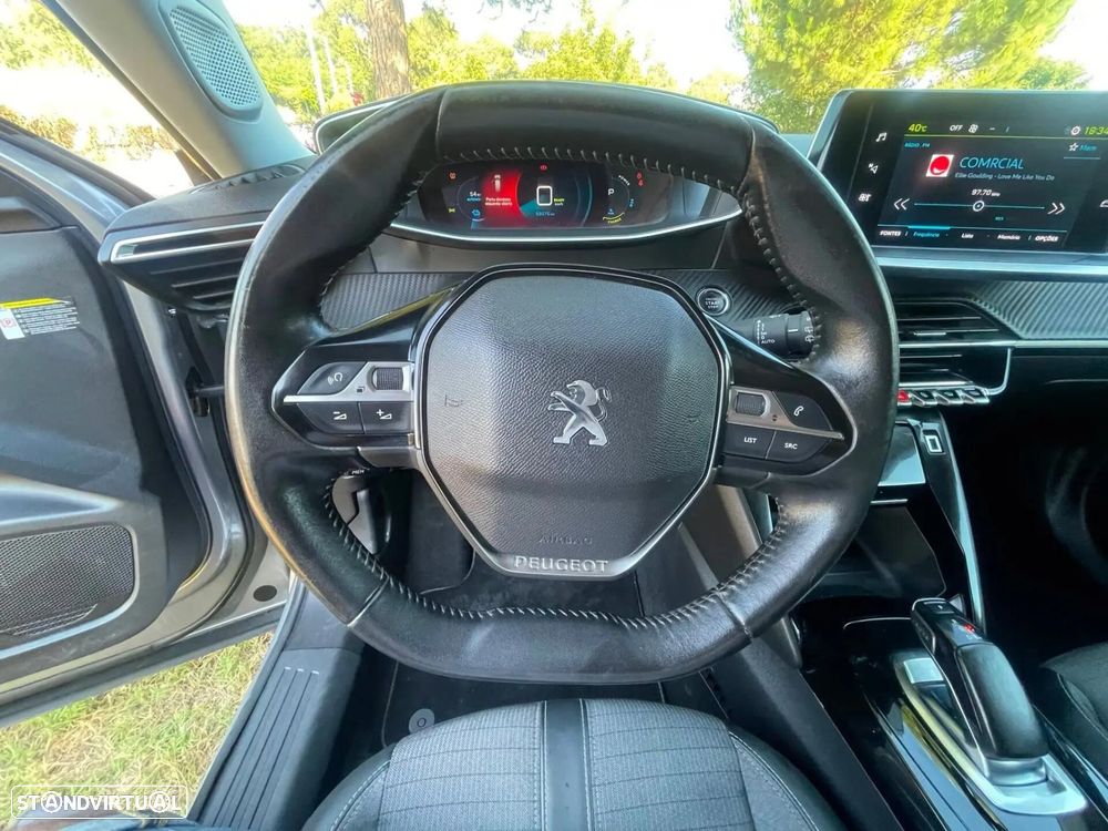 Peugeot e-2008 Allure - 26