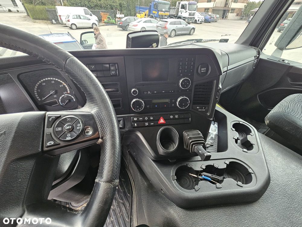 Mercedes-Benz Arocs - 16