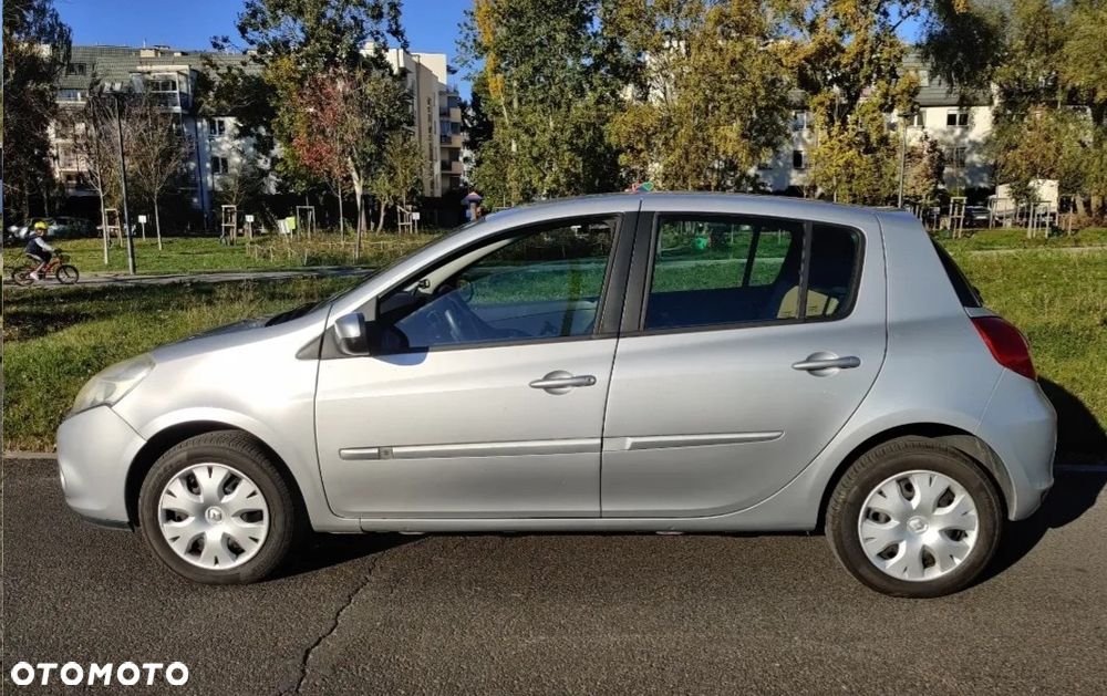 Renault Clio 2012 photo 2