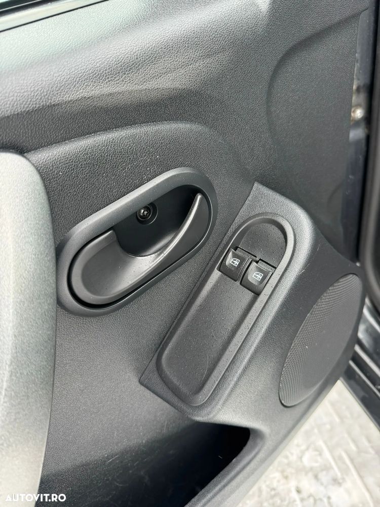 Dacia Duster dCi 90 FAP 4x2 Ambiance - 25