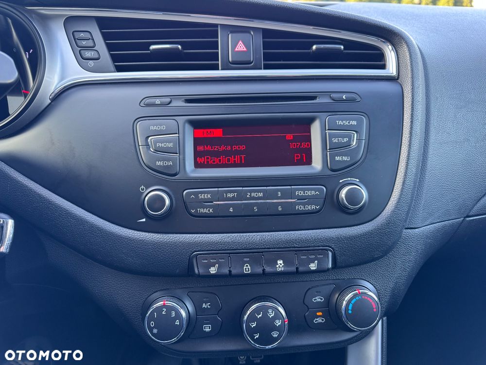 Kia Ceed 1.6 GDI ISG Dream-Team Edition - 36