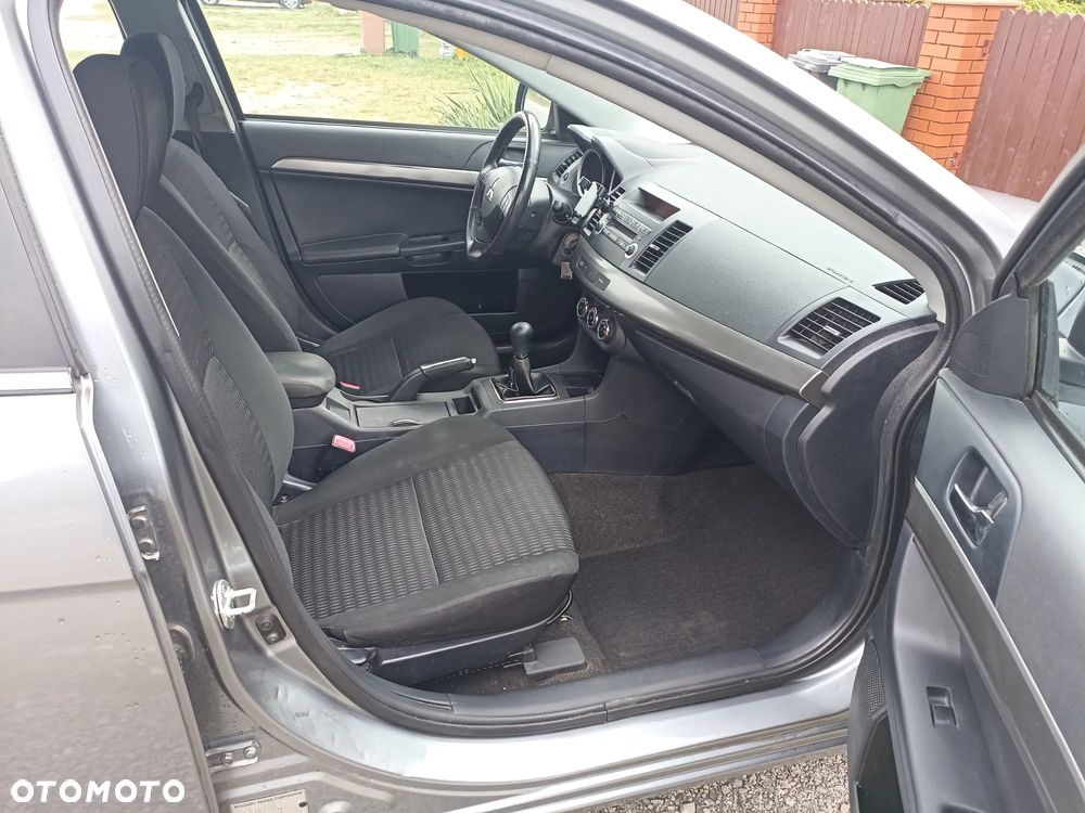 Mitsubishi Lancer 1.6 Invite - 5