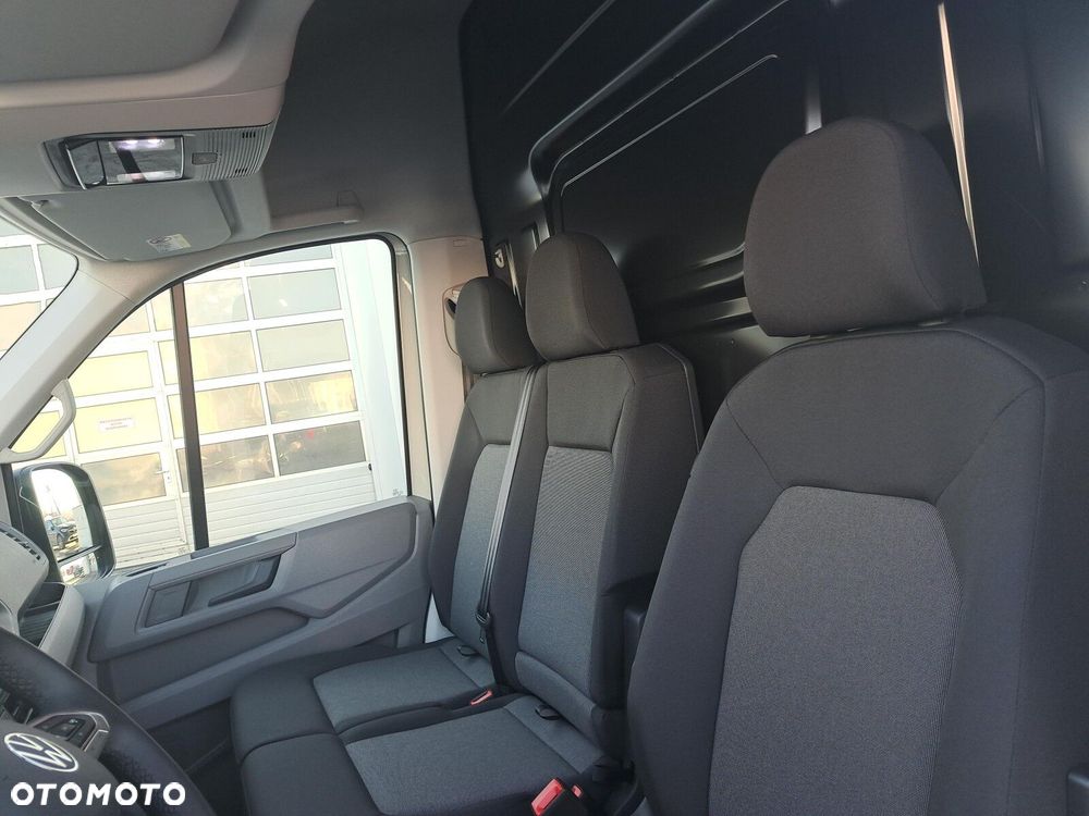 Volkswagen Crafter 35 Furgon z wysokim dachem silnik: 2,0 l EU6 SCR 140 KM / skrzynia biegów: Przedni napęd automatyczna 8-biegowa rozstaw osi: 3640 mm - 7