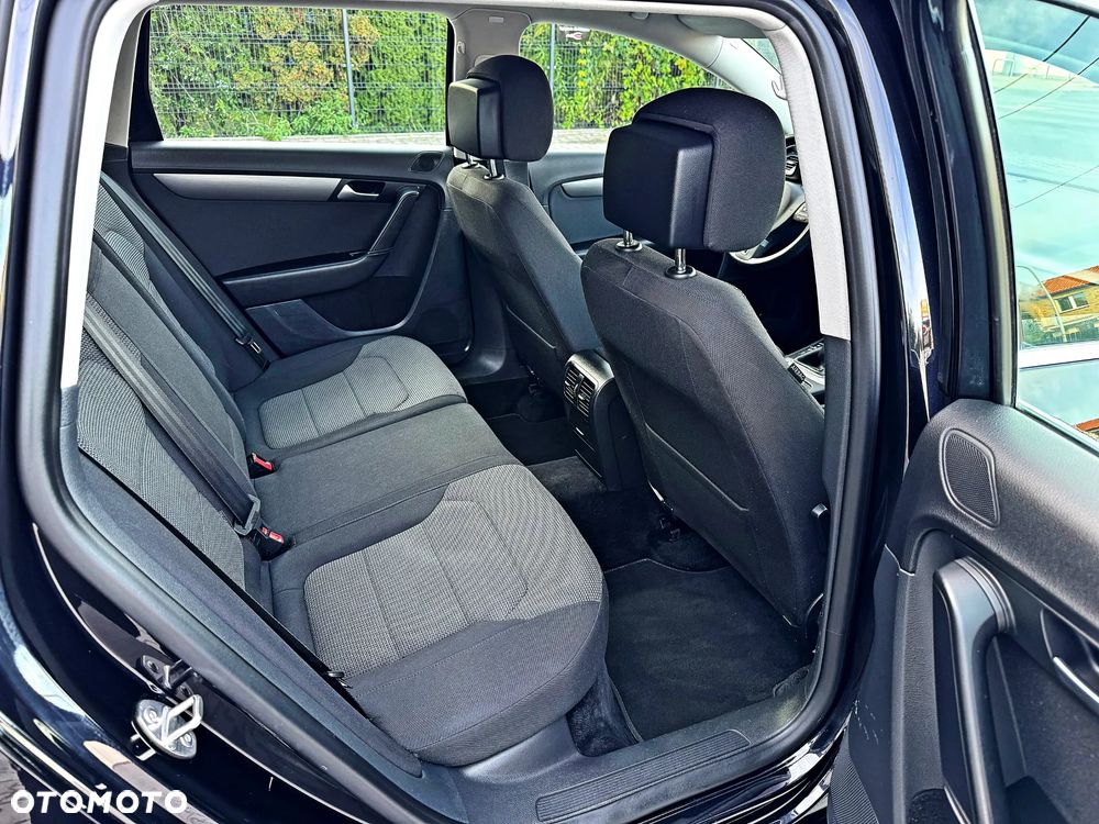 Volkswagen Passat Variant 2.0 TDI BlueMotion Technology Highline - 12
