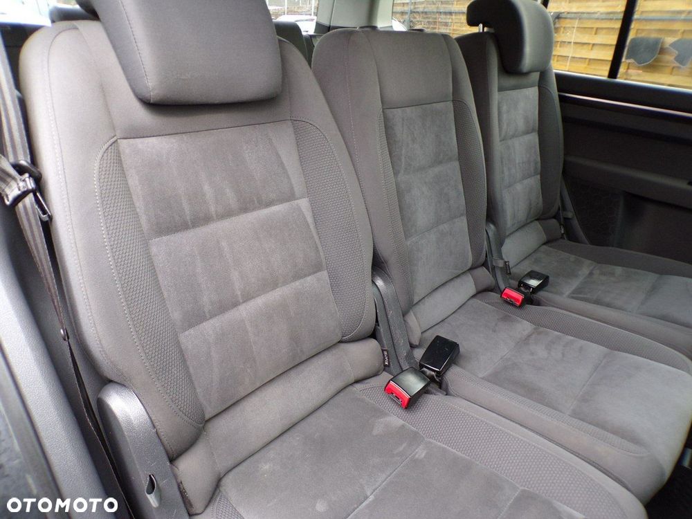 Volkswagen Touran - 35