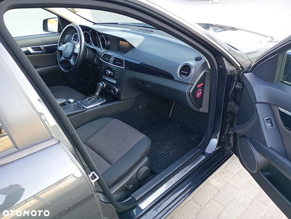 Mercedes-Benz Klasa C 220 CDI BlueEff 4-Matic Elegance - 6