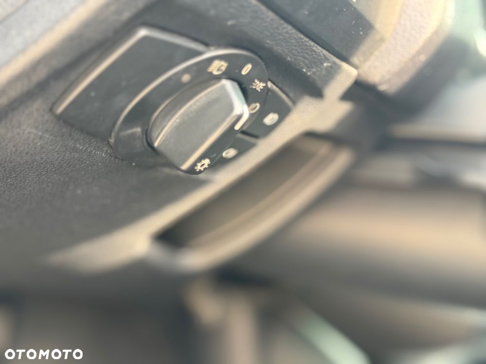 BMW Seria 1 120d DPF - 17