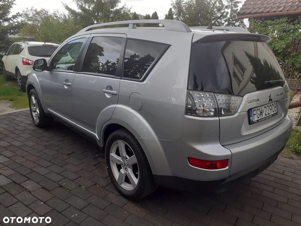 Mitsubishi Outlander 2.0 DID Instyle - 4