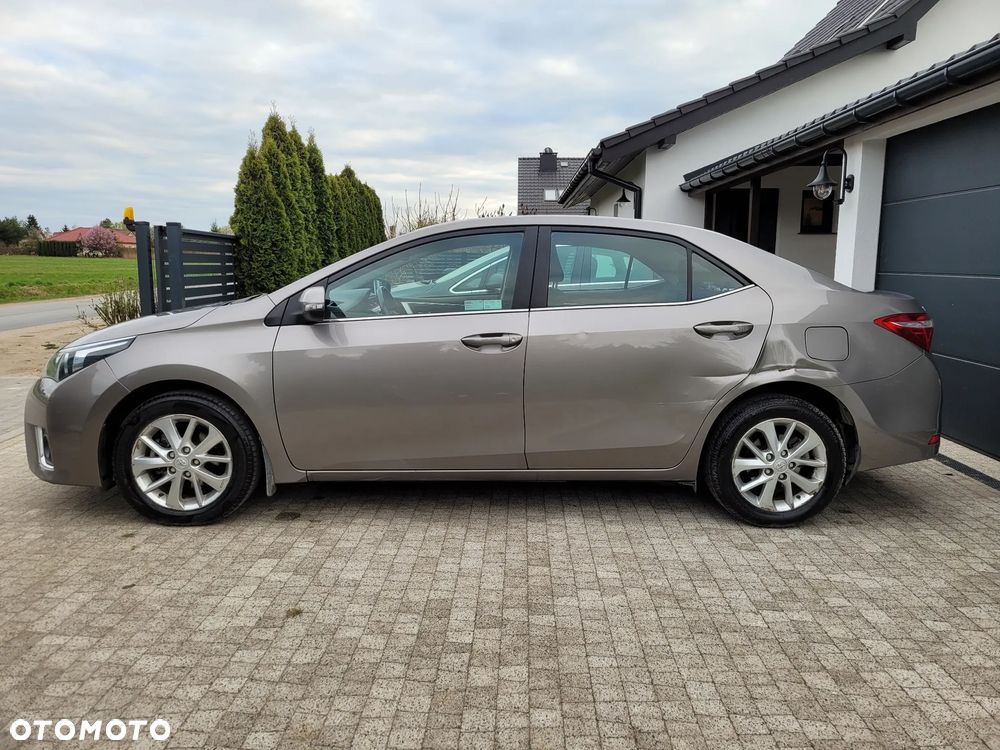 Toyota Corolla 1.6 Premium + - 4