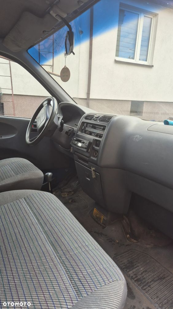 Toyota HIACE - 22