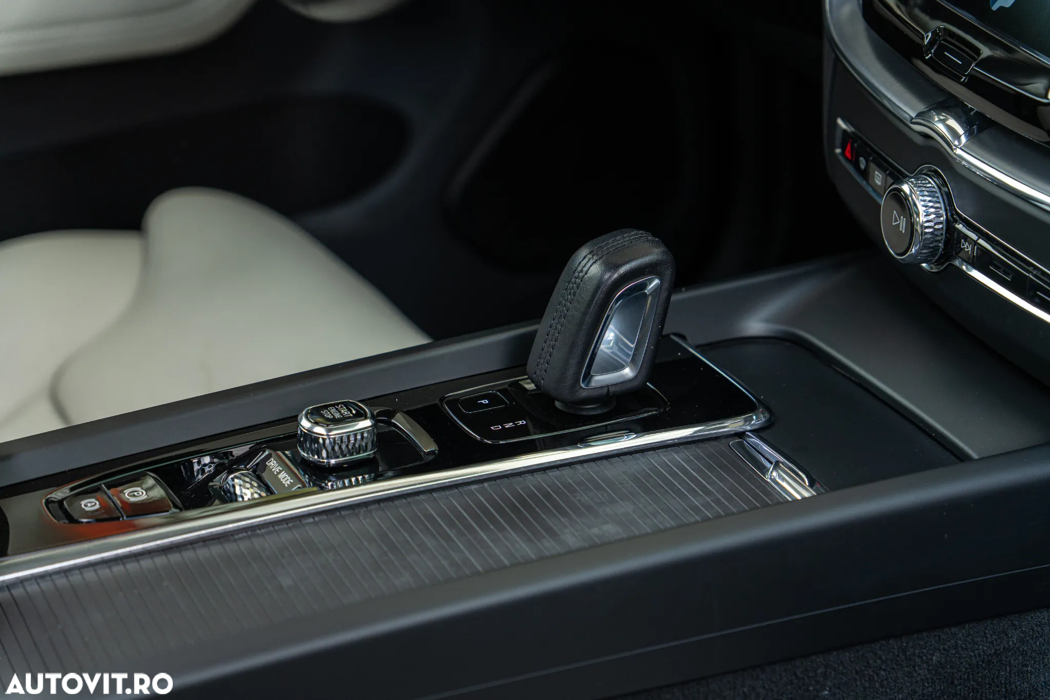 Volvo XC 60 Recharge T8 Twin Engine eAWD Inscription - 25