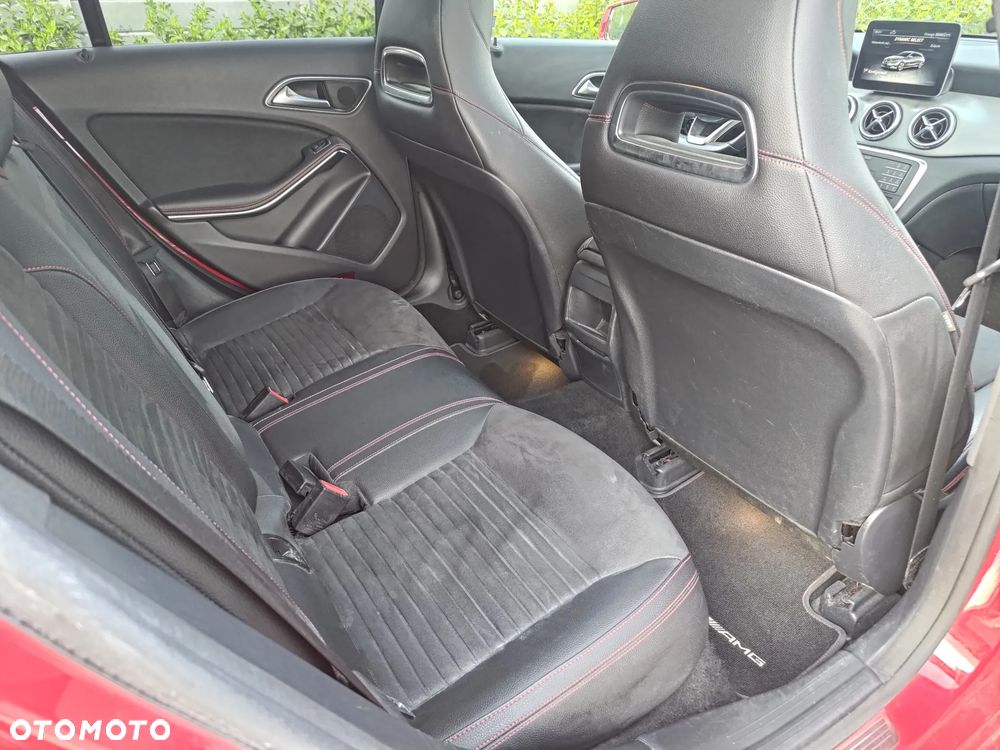Mercedes-Benz CLA 250 4-Matic AMG Line - 19
