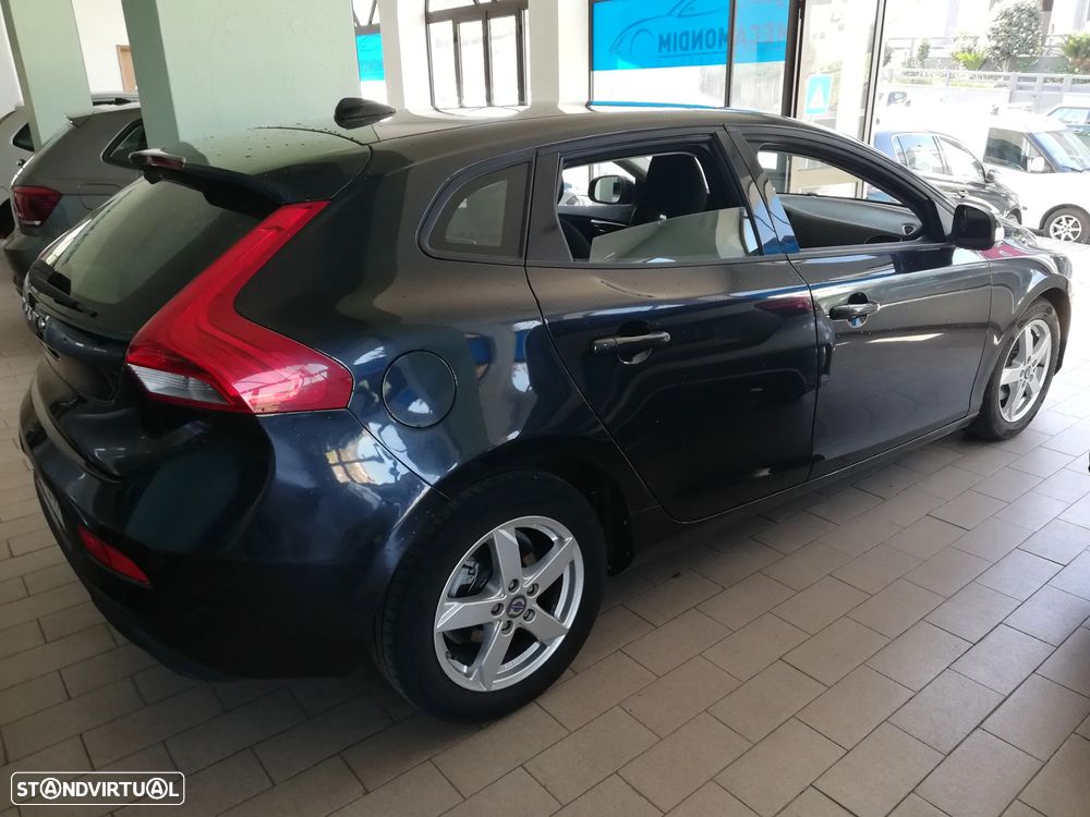 Volvo V40 D2 Momentum - 4