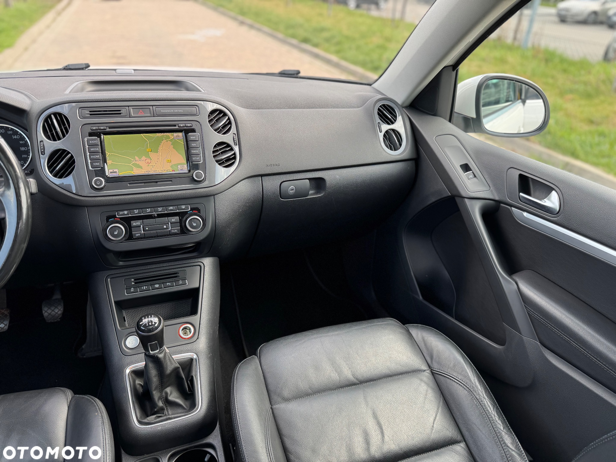 Volkswagen Tiguan - 32