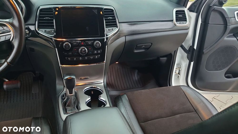 Jeep Grand Cherokee - 16