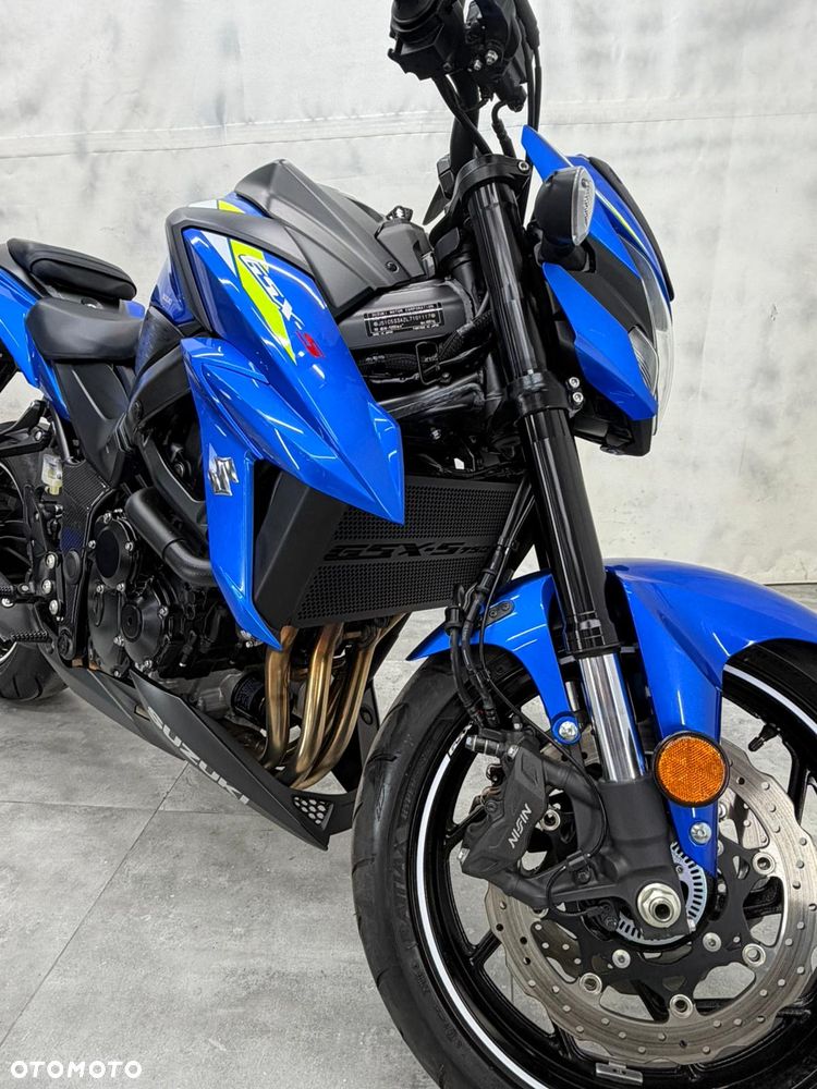 Suzuki GSX - 14