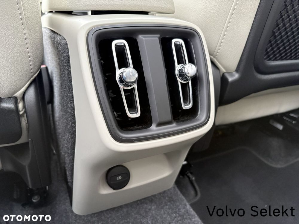 Volvo XC 40 - 25