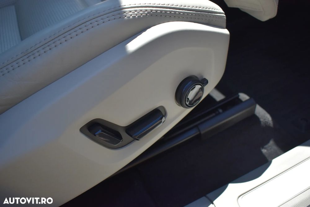 Volvo XC 60 Recharge T8 AWD AT Plus Bright - 24