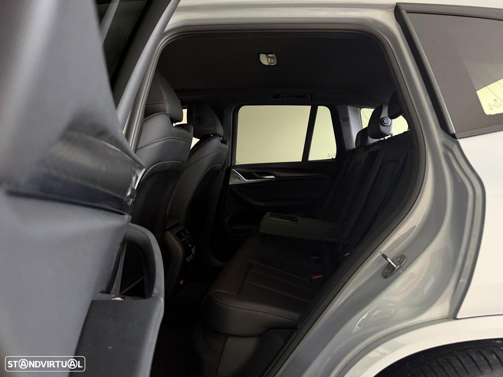 BMW X3 30 e xDrive Pack M — fotografia 36