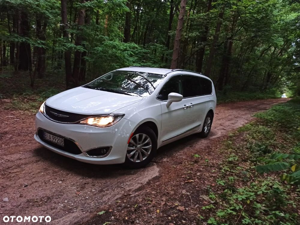 Chrysler Pacifica - 1