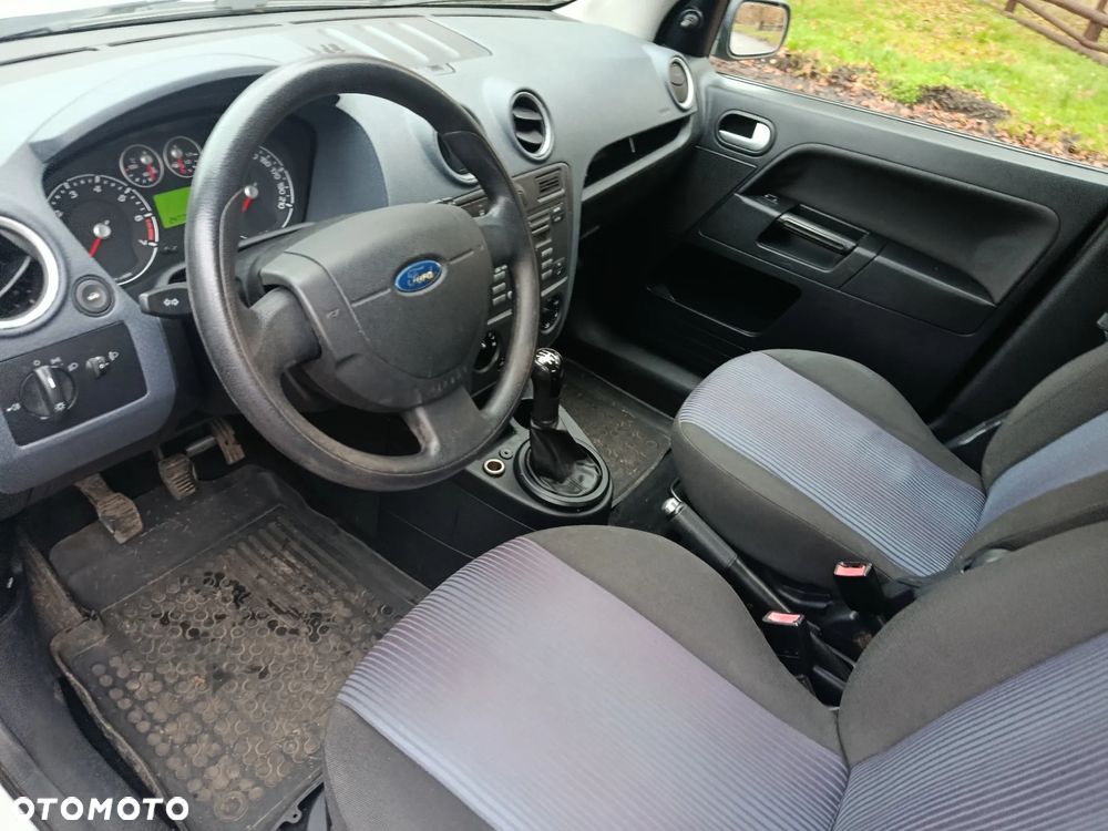 Ford Fusion 1.4 Ambiente - 17