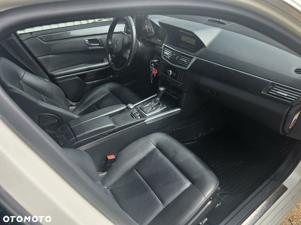Mercedes-Benz Klasa E 220 CDI DPF BlueEFFICIENCY Automatik - 17