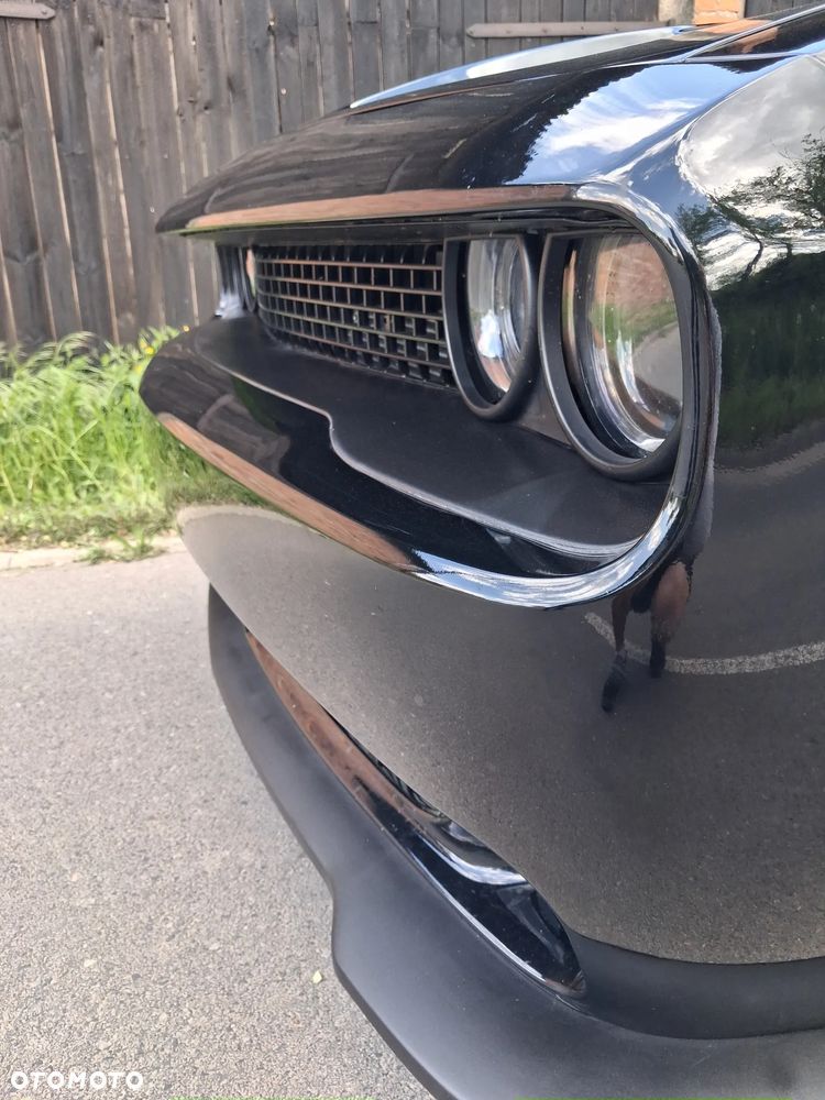 Dodge Challenger - 8