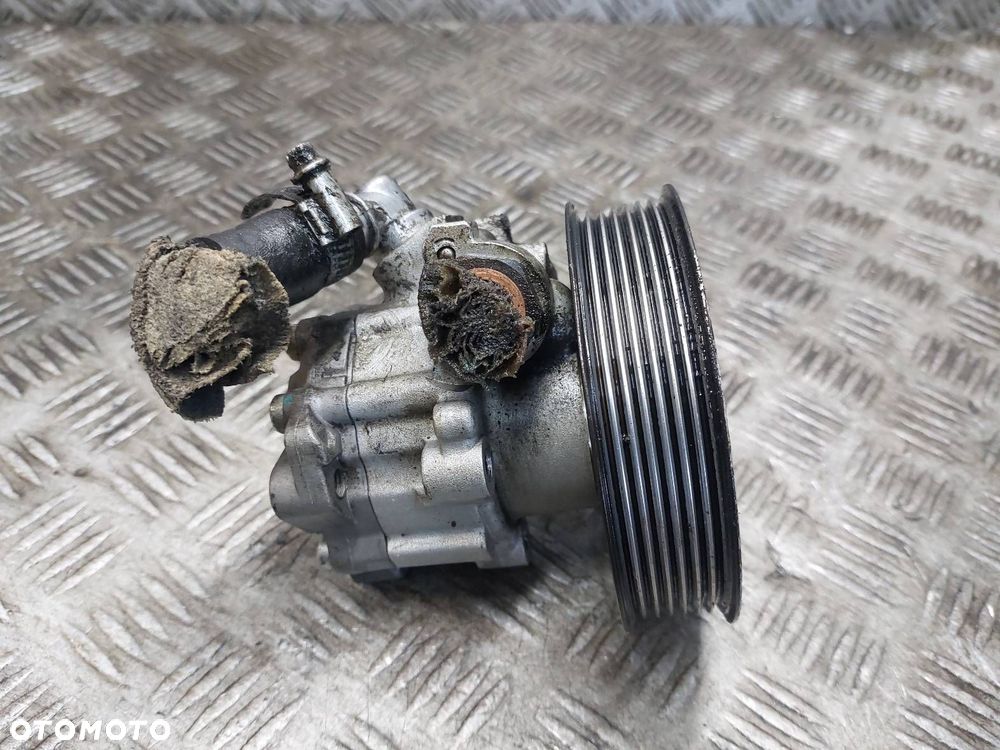 POMPA WSPOMAGANIA AUDI A8 D3 4.2 V8 - 1