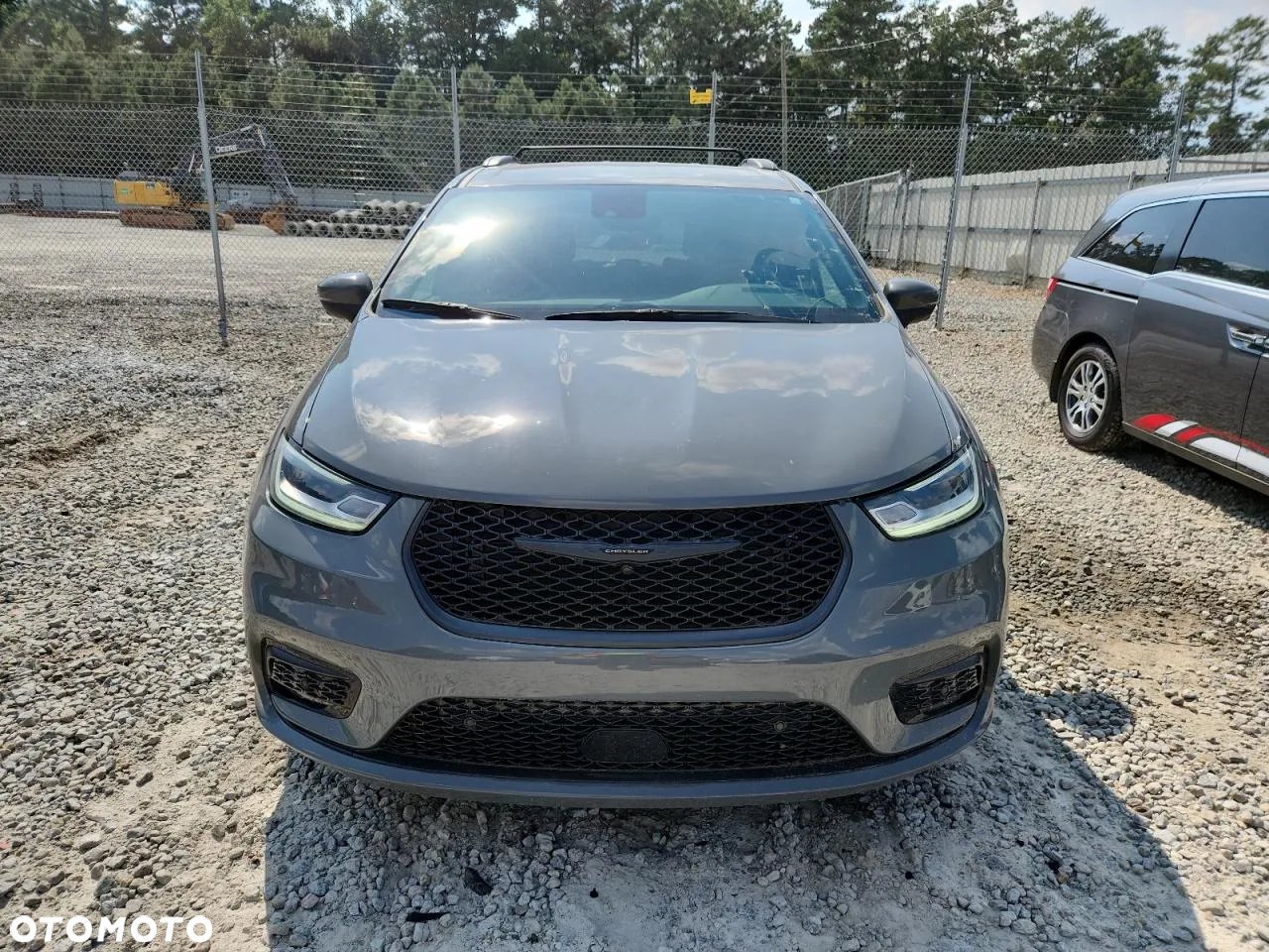 Chrysler Pacifica - 5
