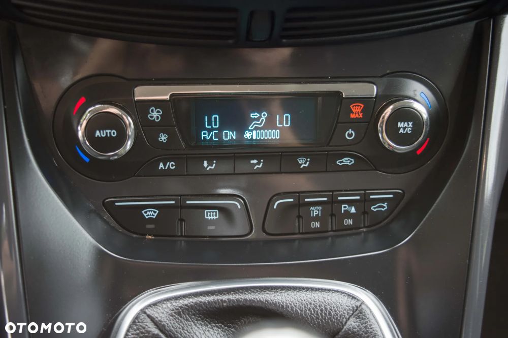 Ford Kuga 2.0 TDCi 2x4 Titanium - 24
