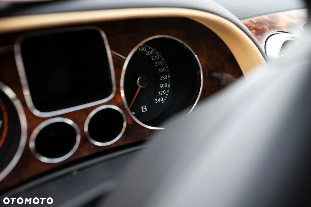 Bentley Flying Spur - 18