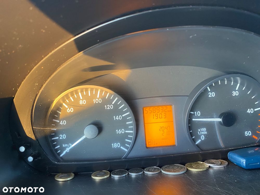 Mercedes-Benz Sprinter - 14