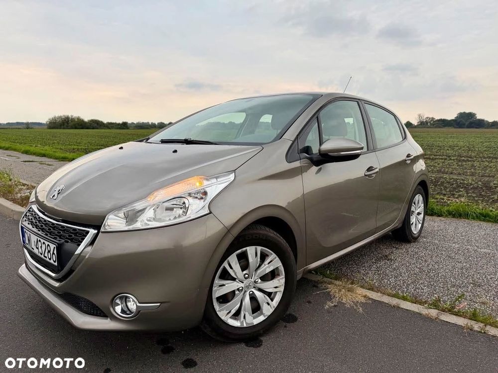 Peugeot 208 - 1