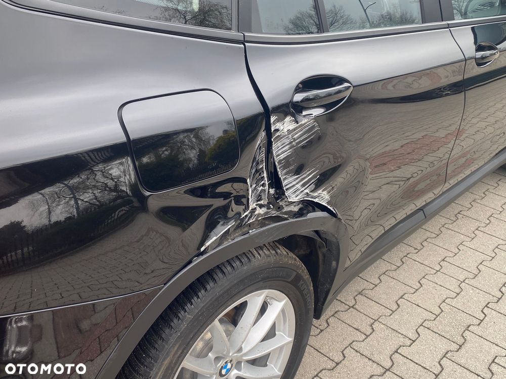 BMW X3 xDrive20i Advantage - 9