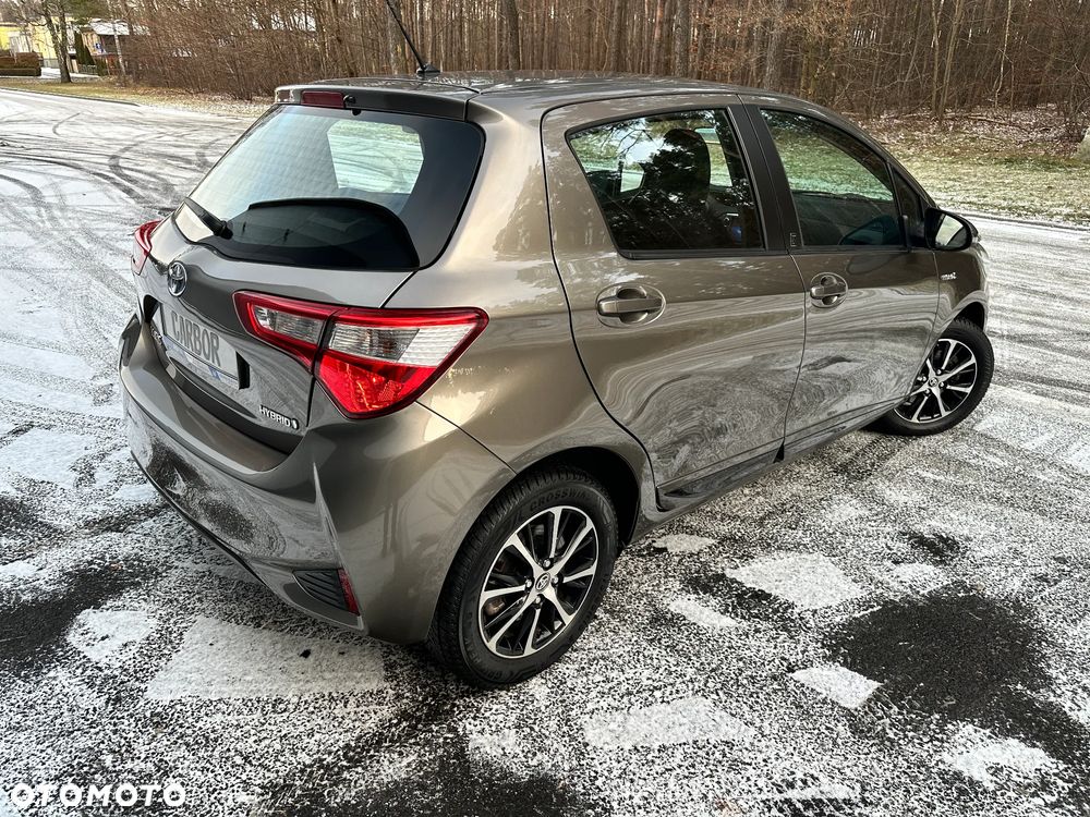 Toyota Yaris Hybrid 100 Business Edition - 12