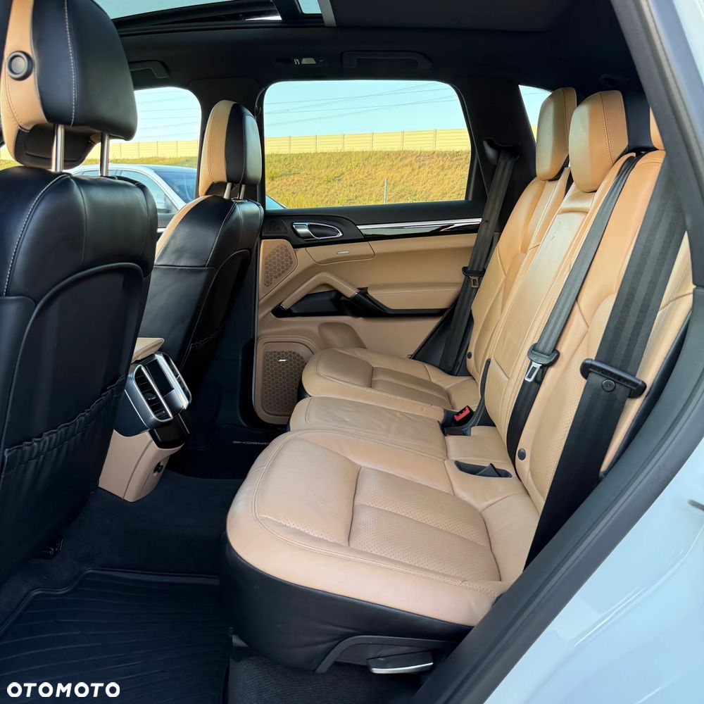 Porsche Cayenne Standard - 17