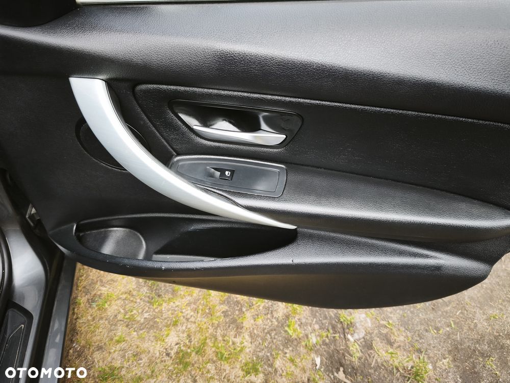 BMW Seria 3 318d DPF - 26