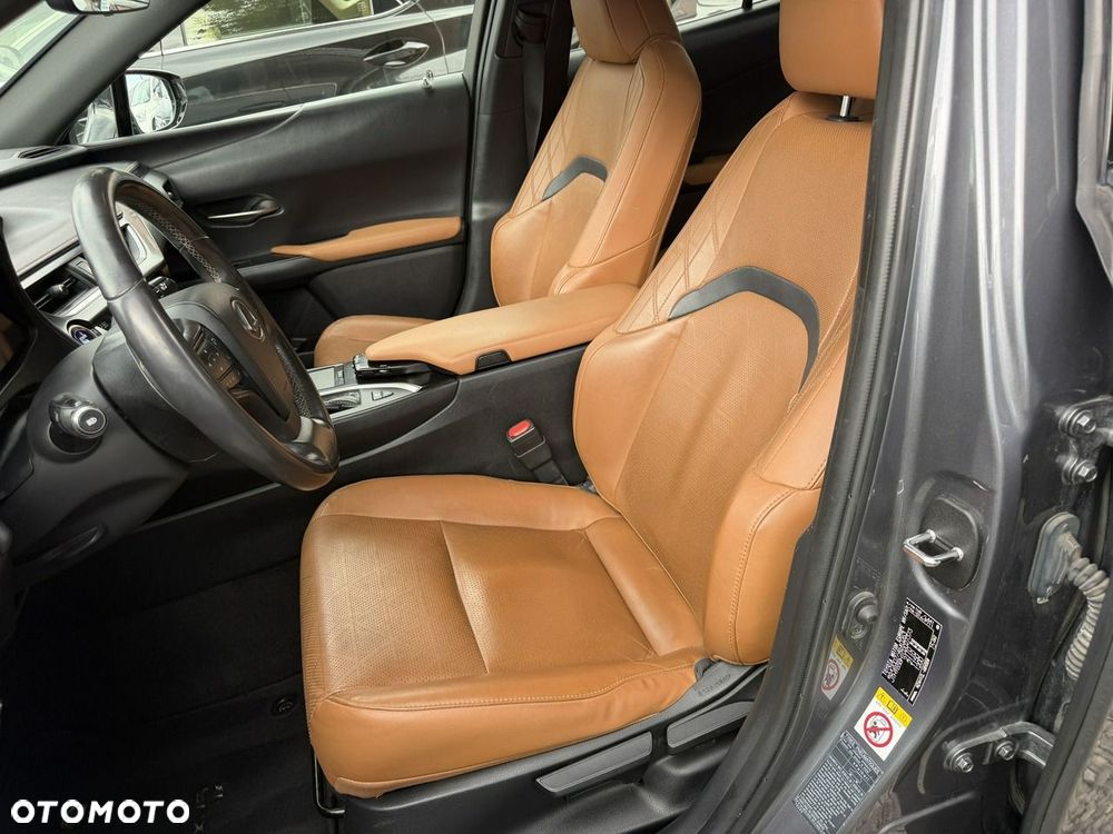 Lexus UX - 8