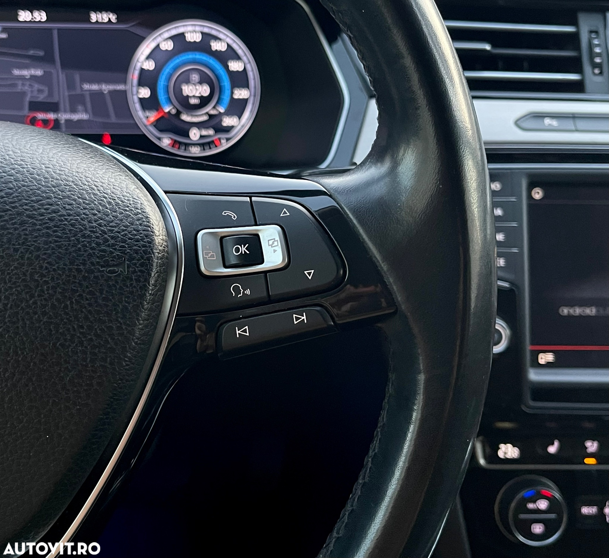 Volkswagen Passat Variant 2.0 TDI DSG R Executive - 11