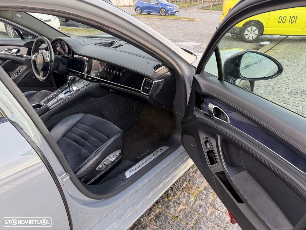 Porsche Panamera GTS PDK - 12