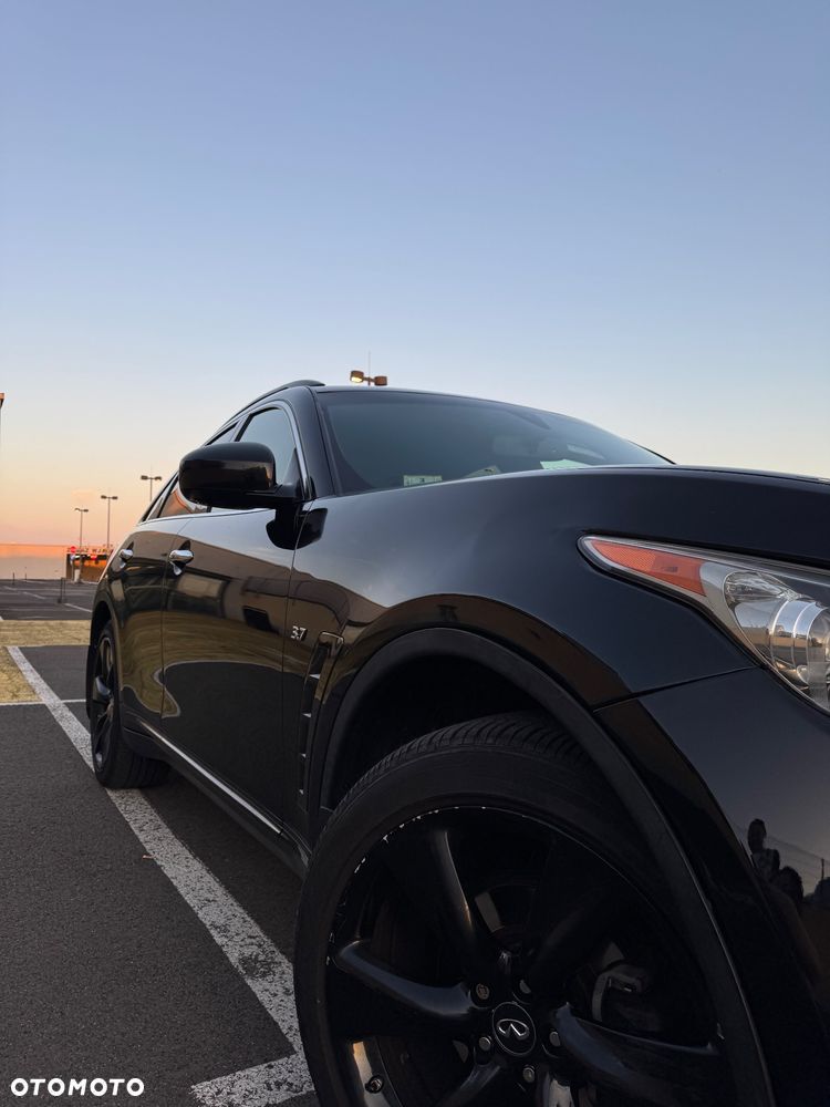 Infiniti QX70 - 6