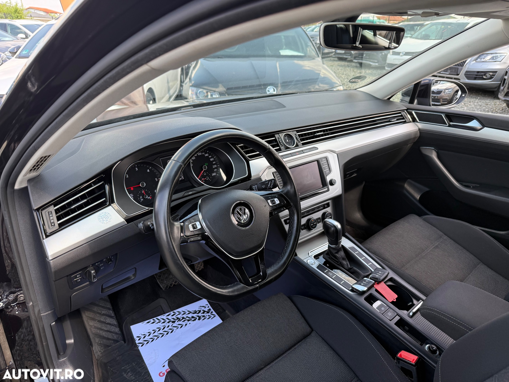 Volkswagen Passat Variant 2.0 TDI DSG Comfortline - 23