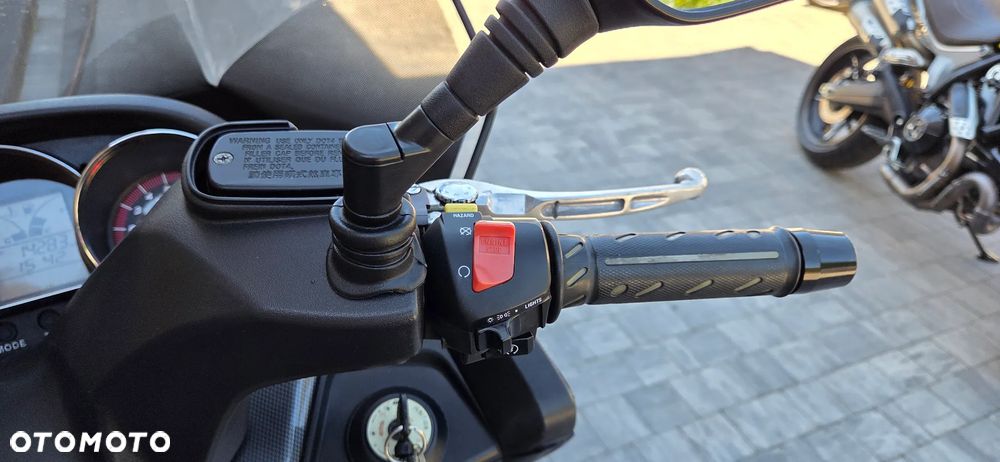 Kymco Downtown - 10